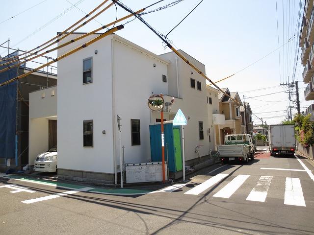 Local appearance photo. 2 Building local appearance photo