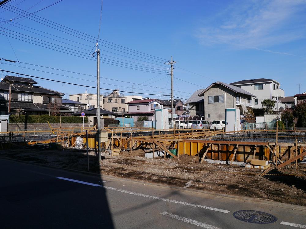 Local photos, including front road. It is also a good many living environment also commercial facilities in the vicinity, such as OK store 3-minute walk in a quiet residential area.