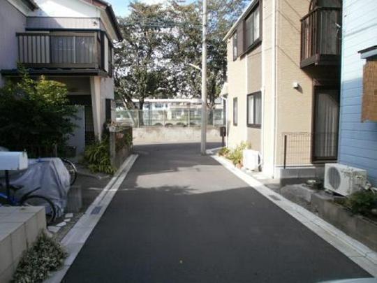 Local photos, including front road. Frontal road