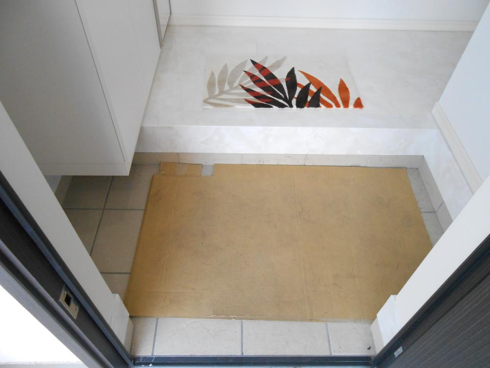 Entrance. Local (11 May 2013) Shooting Building 2