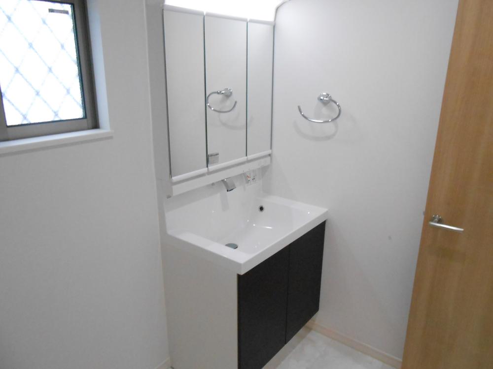 Wash basin, toilet. Indoor (11 May 2013) Shooting Building 2