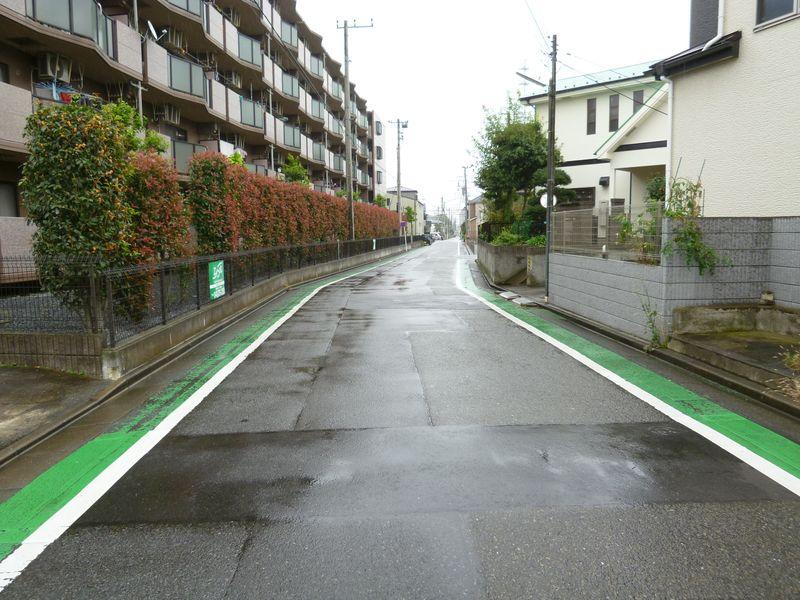 Local photos, including front road. Peripheral photo