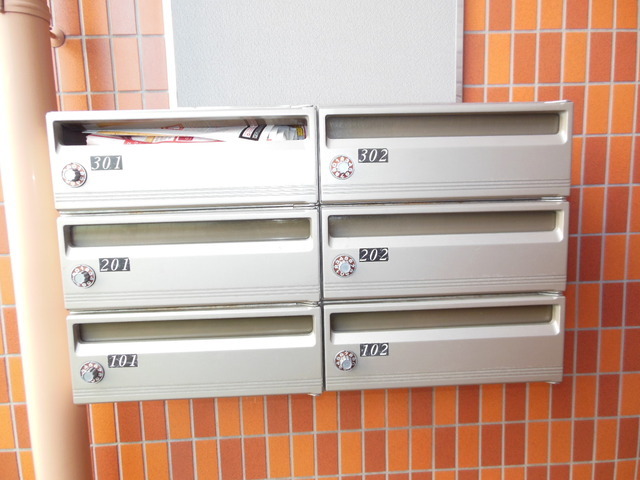 Entrance. It is a collection Post