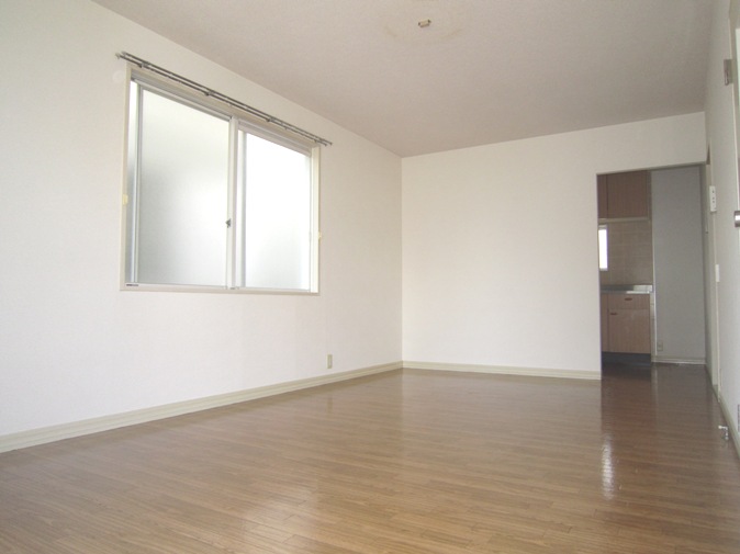 Living and room. LDK13.8 good per Johi