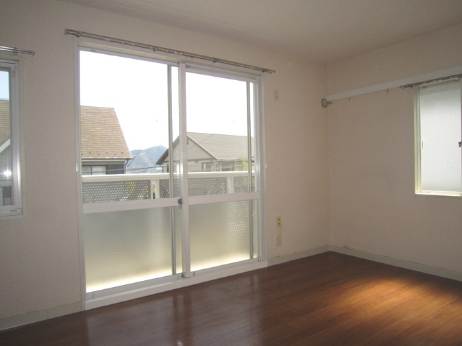 Living and room. Western-style 6.7 Pledge Good per sun