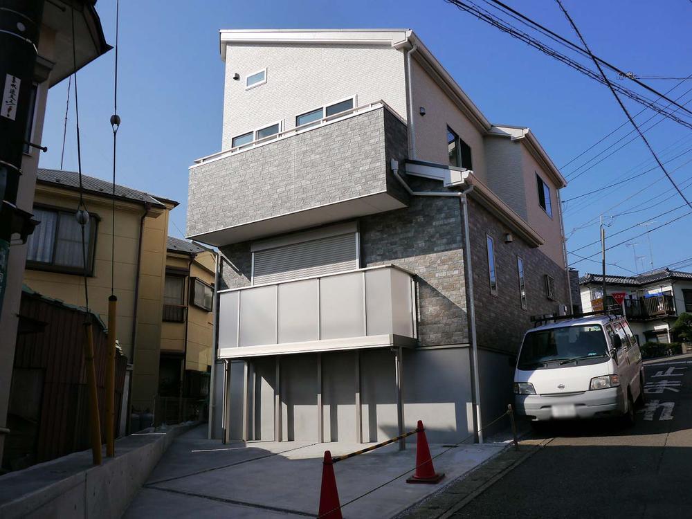 Local appearance photo. Commercial facility is also there are many within walking distance of the living environment better in a quiet residential area. It is building fully equipped.