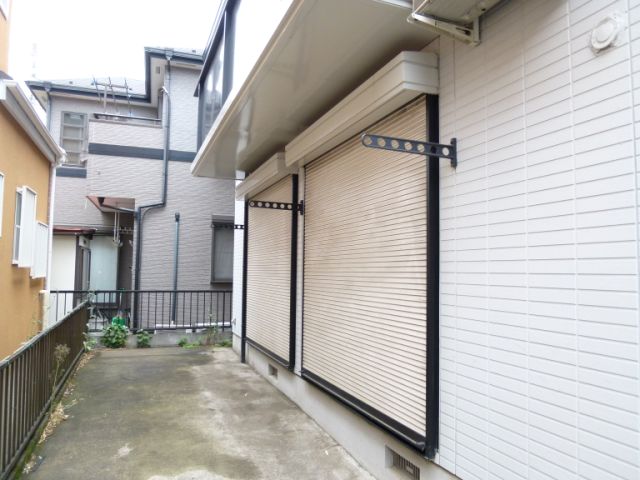 Other room space. It is also convenient to hang out the laundry