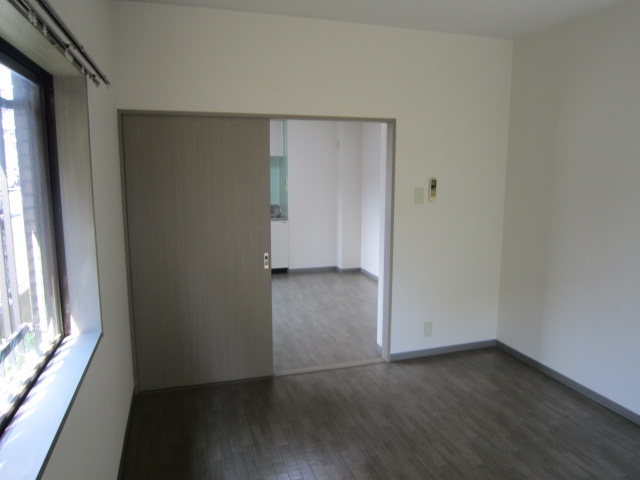 Living and room. 6 Pledge of Western-style is a two-sided lighting. 