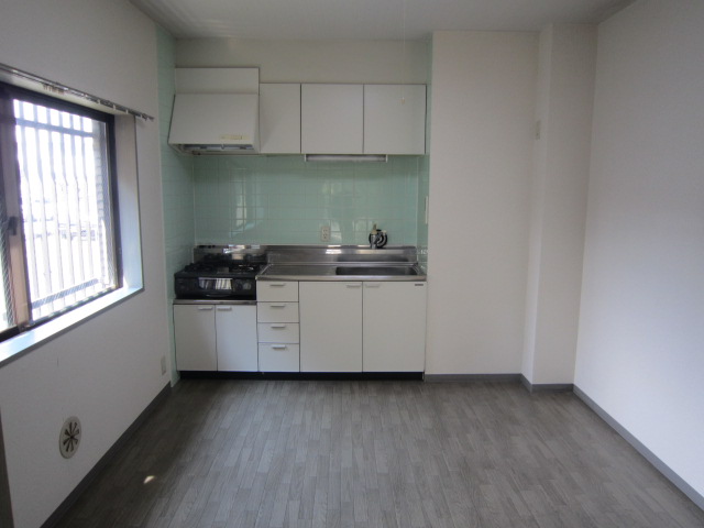 Living and room. The dining there is a side window. 