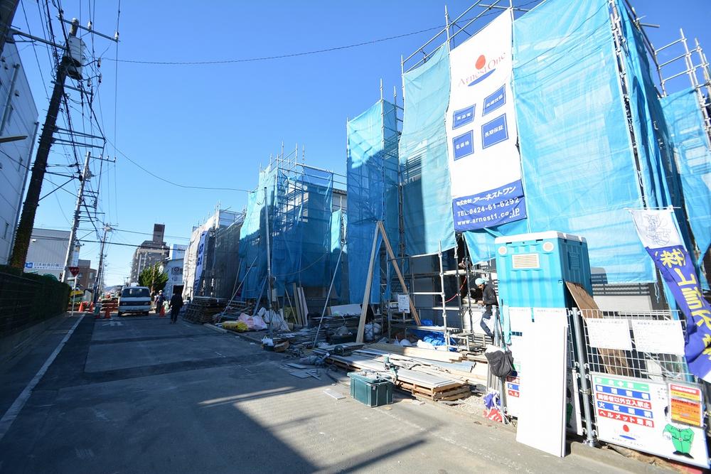 Local photos, including front road. Local (11 May 2013) shooting front road is spacious 6M public road ☆ 