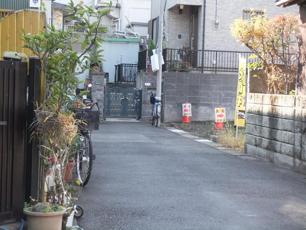 Local photos, including front road. Local (12 May 2013) Shooting