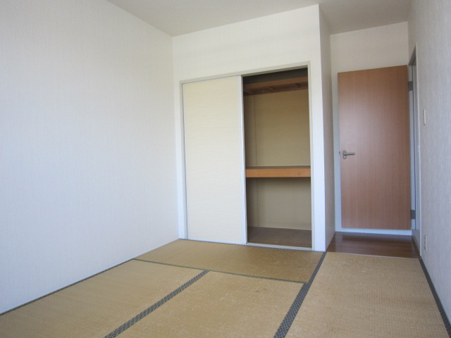 Receipt. The Japanese have one between the amount storage.