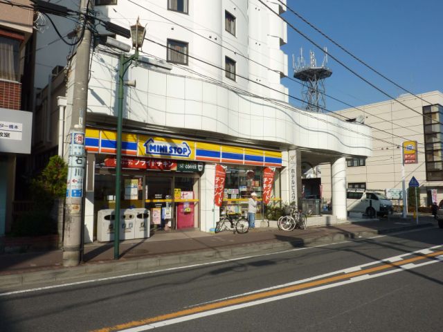 Convenience store. MINISTOP up (convenience store) 480m
