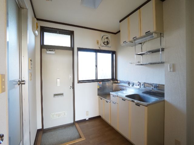 Kitchen. With bright window