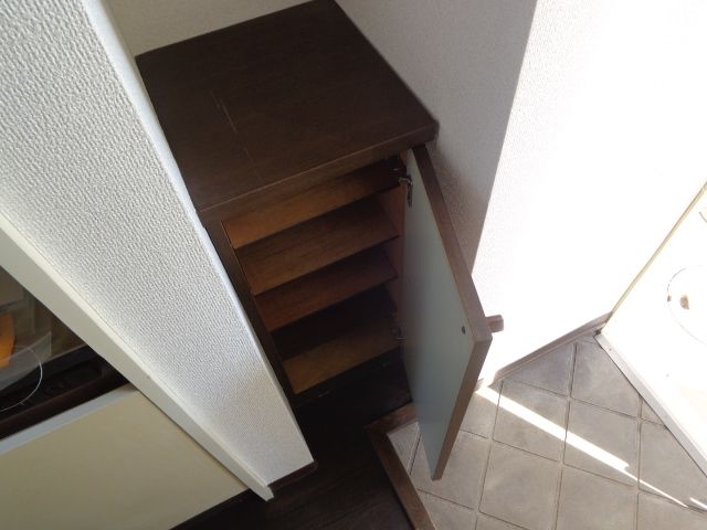 Entrance. ◆ Storage enhancement Partly shoes put on the front door ◆