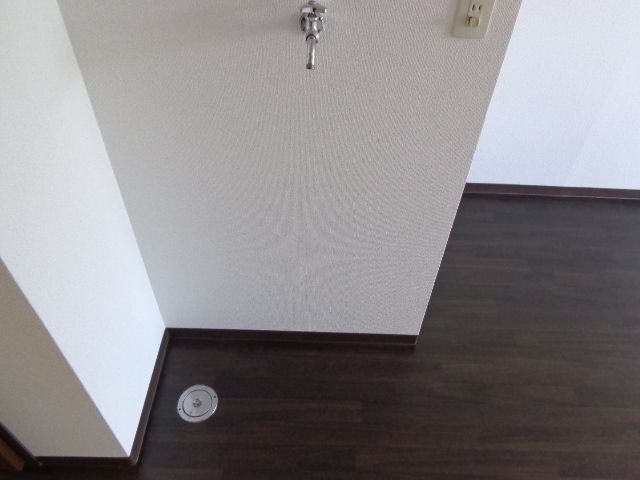 Other room space. ◆ There is storage room washing machine ◆