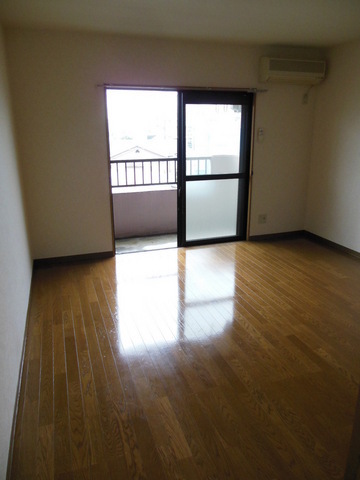 Other room space. Bright room