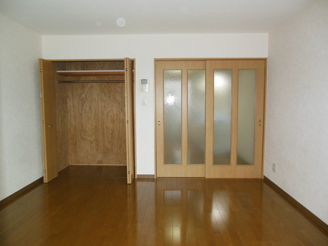 Living and room. All flooring