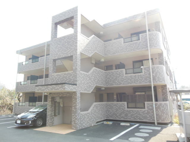 Building appearance. Recommended to those who have children at the property in a quiet residential area