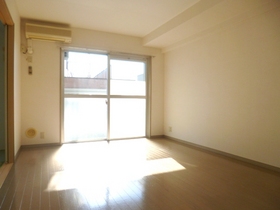 Living and room. Southeast