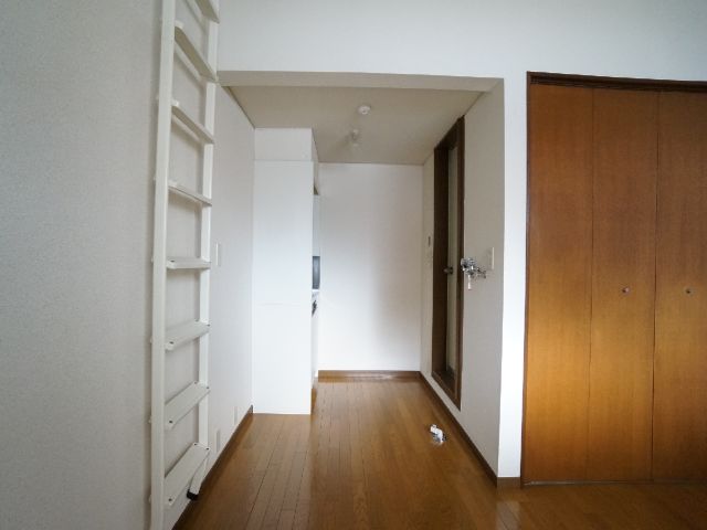 Living and room. Flooring, Ladder for the loft will be hung on the wall