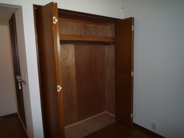 Receipt. Closet with shelves