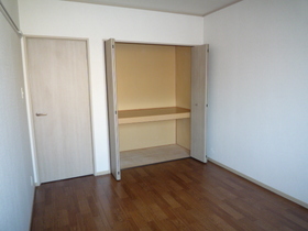 Living and room. Western-style 6 Pledge