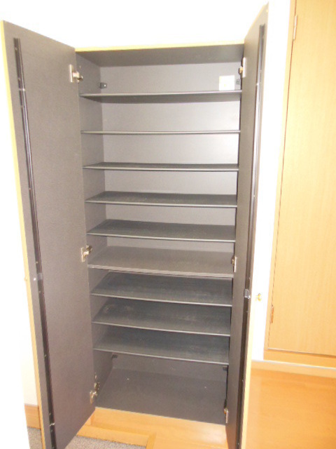 Entrance. Large is a shoebox