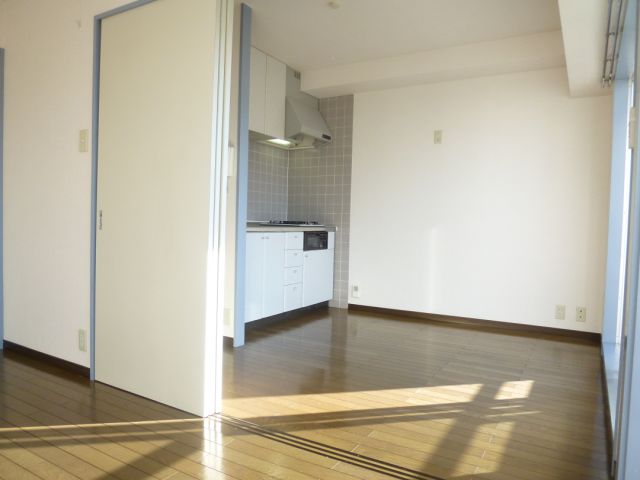 Living and room.  ☆ Sunny rooms ☆