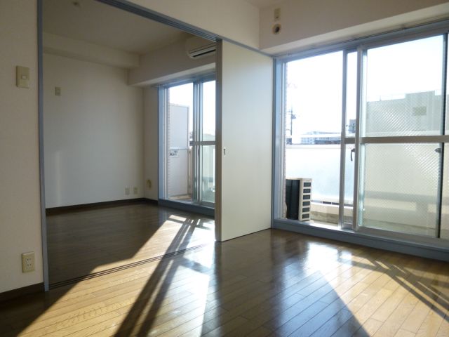 Living and room.  ☆ Living sunny ☆