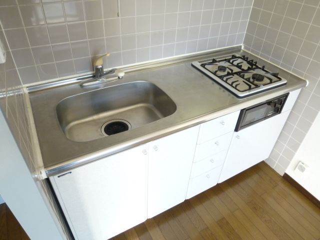 Kitchen.  ☆ Dishes Hakadori likely kitchen ☆