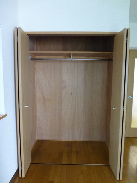 Receipt. There is a convenient closet.