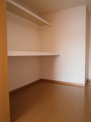 Receipt. Walk-in closet, such as if it were the room!