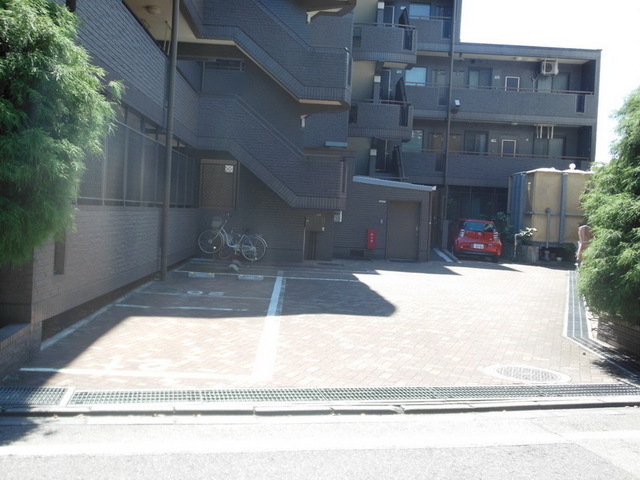 Parking lot. Is ample parking