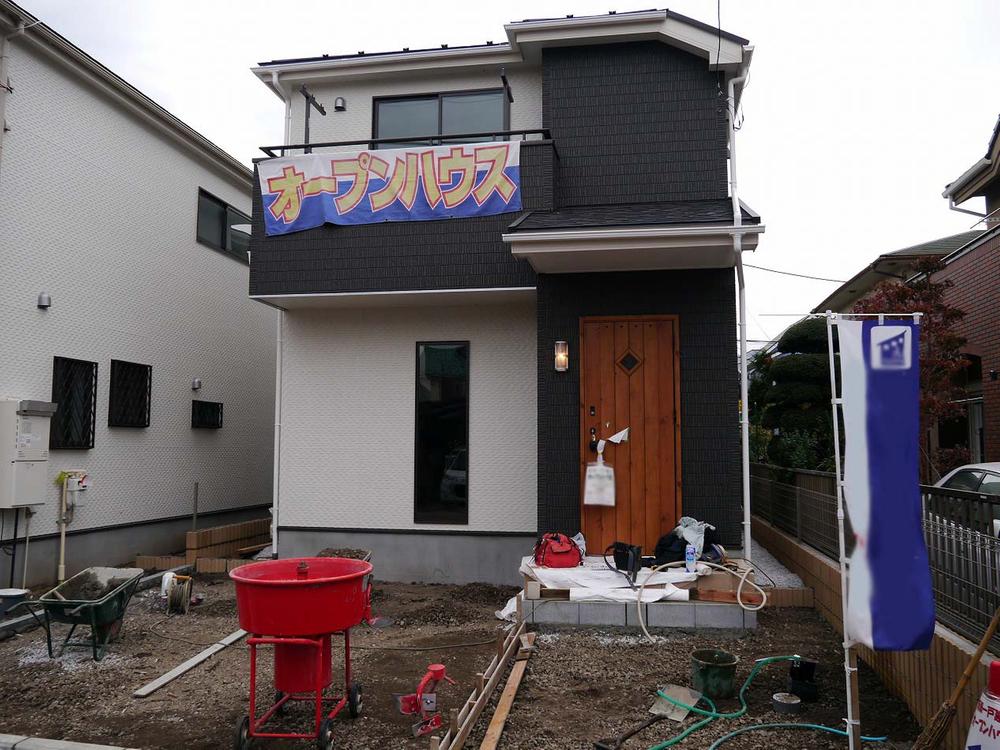 Local appearance photo. Super within a 10-minute walk in a quiet residential area of Hashimoto Station 15-minute walk ・ Drug stores, etc. There is the living environment is also good.