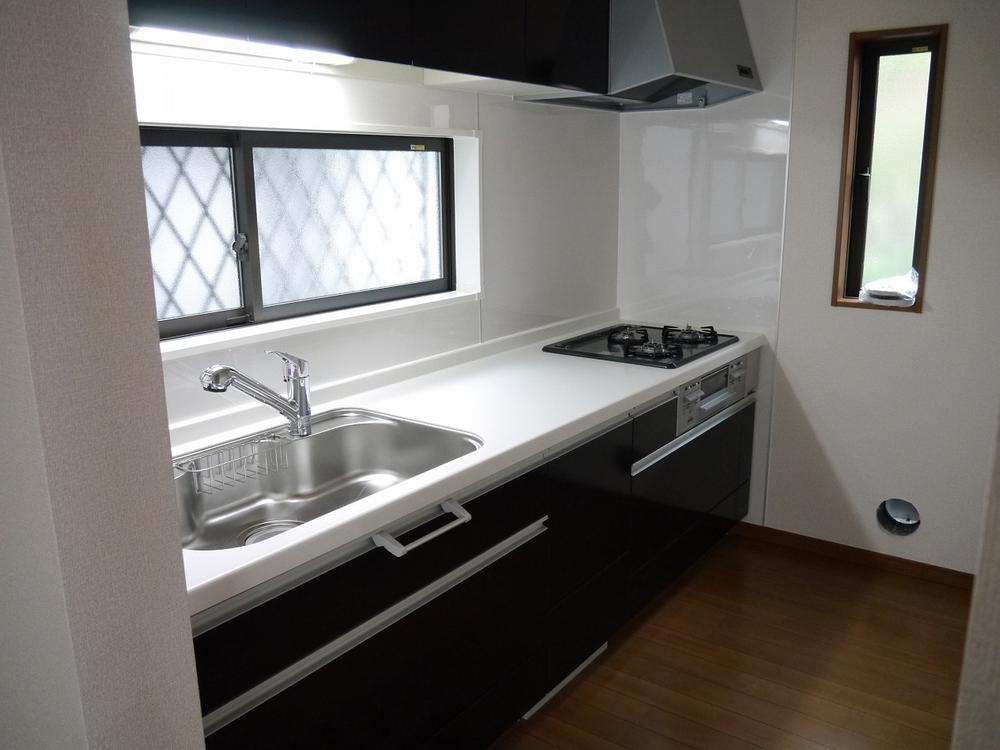 Kitchen. Artificial marble counter ・ Shower switching washing with water purifier