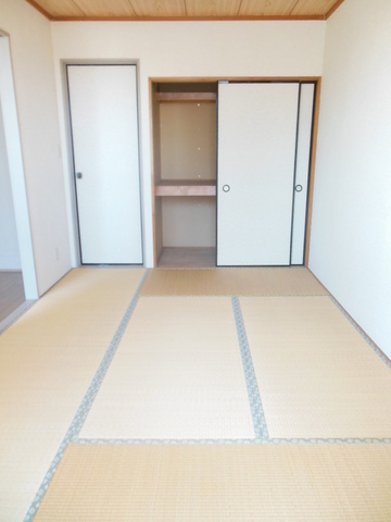 Living and room. 6 Pledge of Japanese-style room