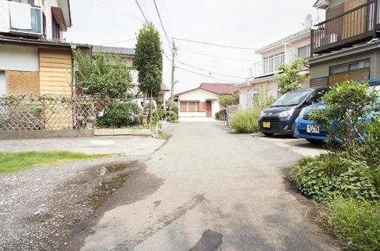 Local photos, including front road. Frontal road