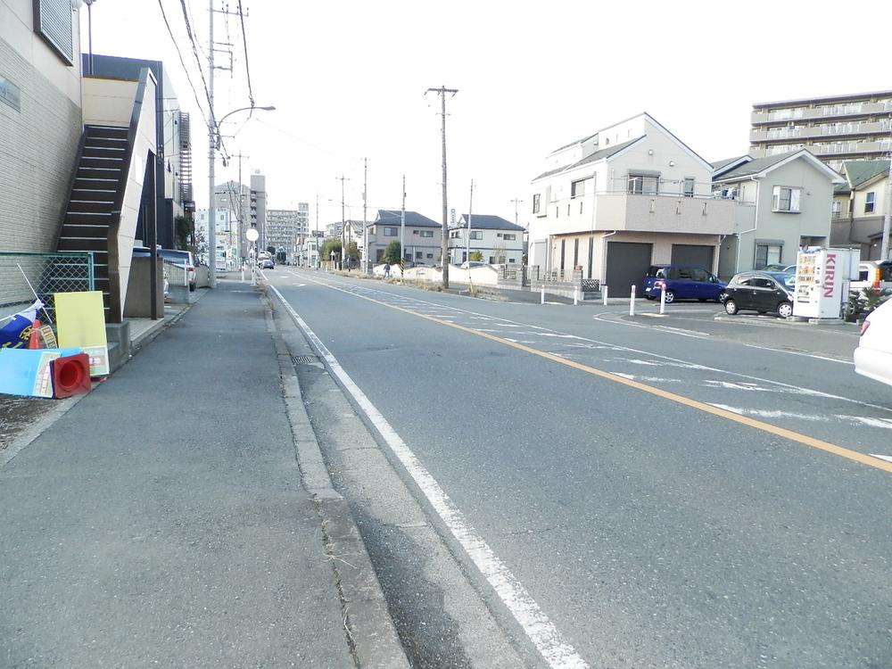 Local photos, including front road. Frontal road