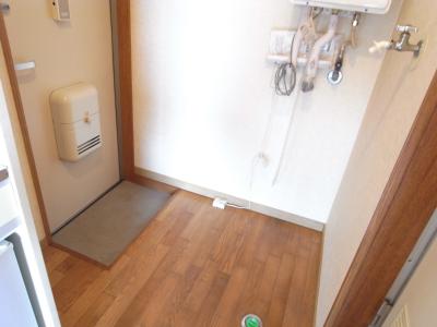 Other room space. Entrance Laundry Area! 