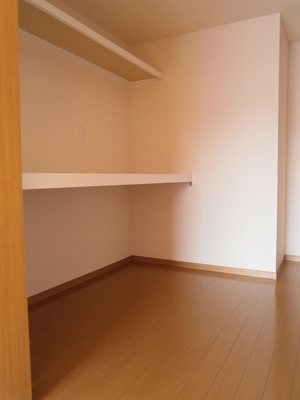 Receipt. Walk-in closet of a large capacity