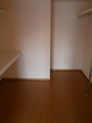 Receipt. Size walk-in closet of almost like the room