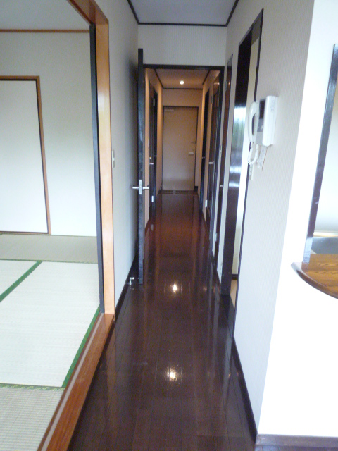 Other. Until Ario Hashimoto 3-minute walk, Is a 1-minute walk to the convenience store.