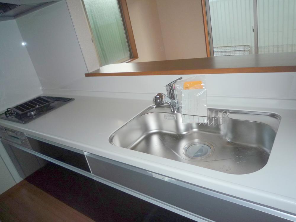 Kitchen. Is a water purifier integrated.