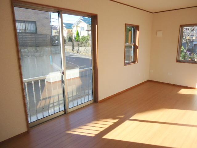 Living. Indoor (11 May 2013) Shooting Living many windows, ventilation Good.