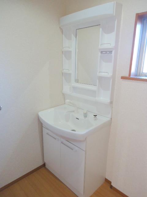 Wash basin, toilet. Indoor (11 May 2013) Shooting