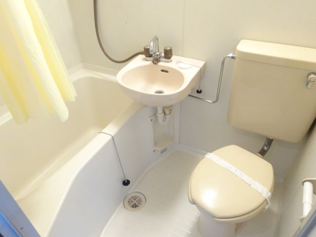 Bath. Cleaning is a breeze in the unit bus. 