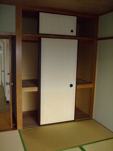 Receipt. Storage of Japanese-style room