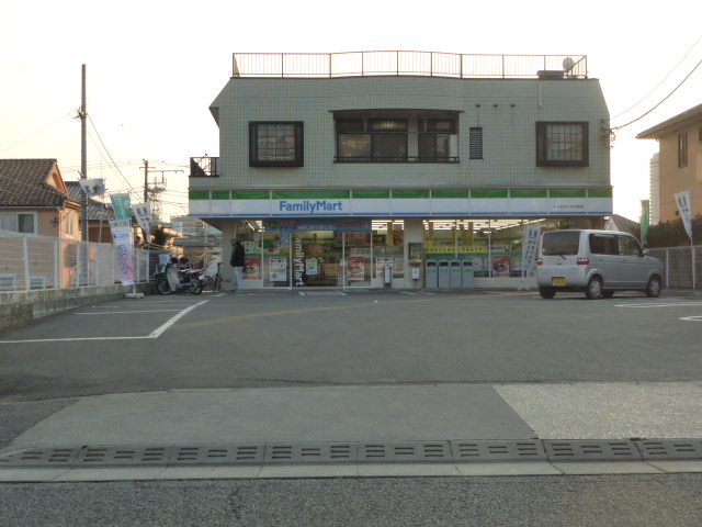 Convenience store. FamilyMart Tomorrow Oyama-cho store (convenience store) to 220m