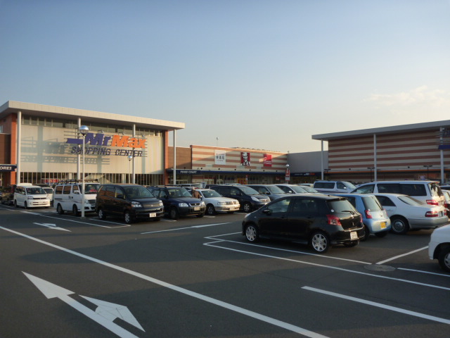 Shopping centre. MrMax ・ 545m until the food one Machida Tamasakai store (shopping center)